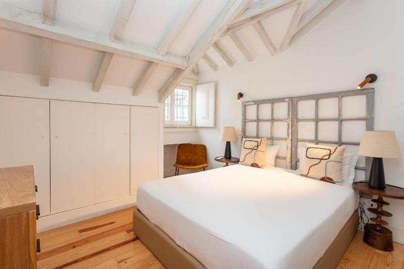 Two-Bedroom Penthouse Apartment (6 Adults) image 2