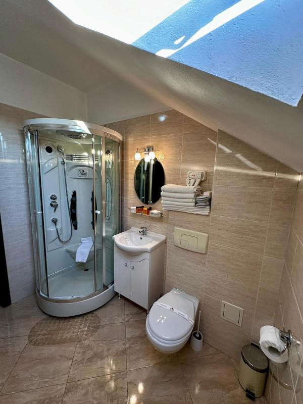 Family Room image 2