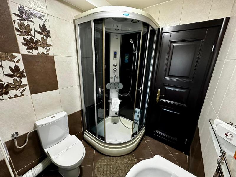Double Room with Balcony image 3