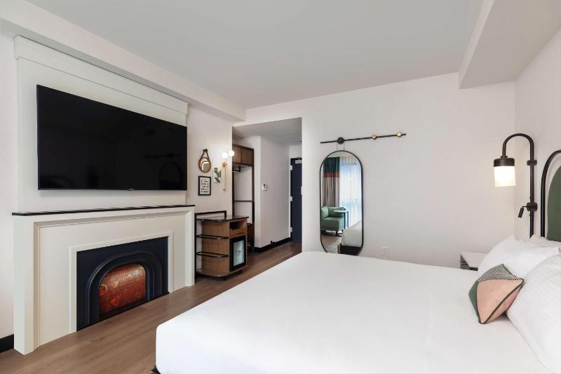 King Room image 2