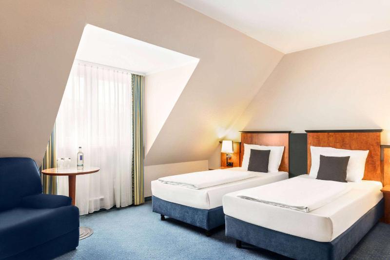Comfort Twin Room image 3