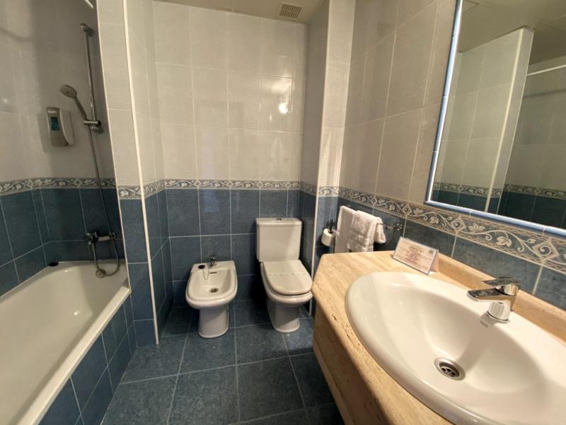 Small Twin Room image 1