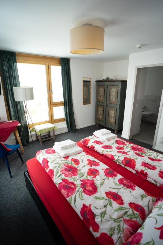 Double Room image 3