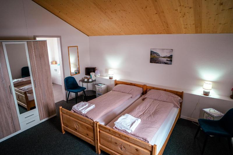 Comfort Triple Room with Shower image 1