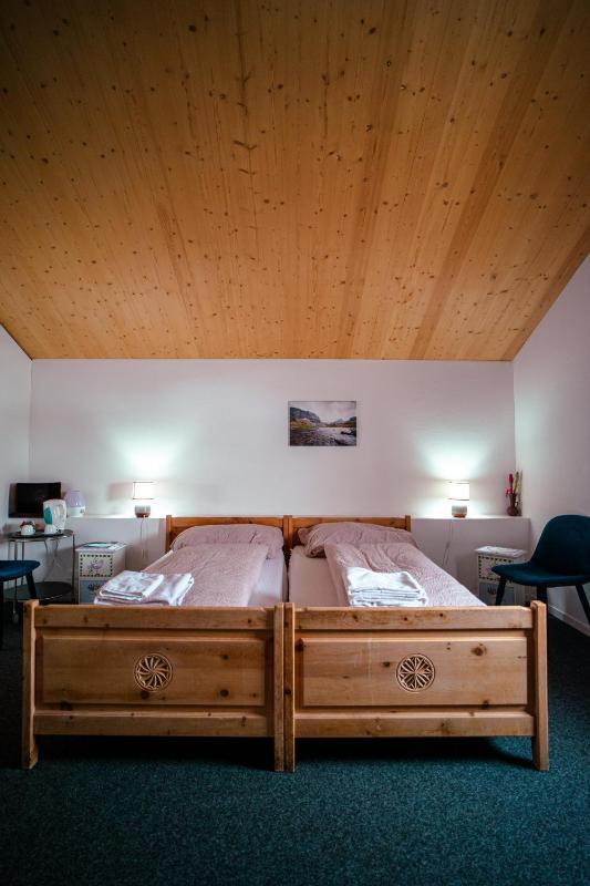 Quadruple Room with Shared Bathroom image 3