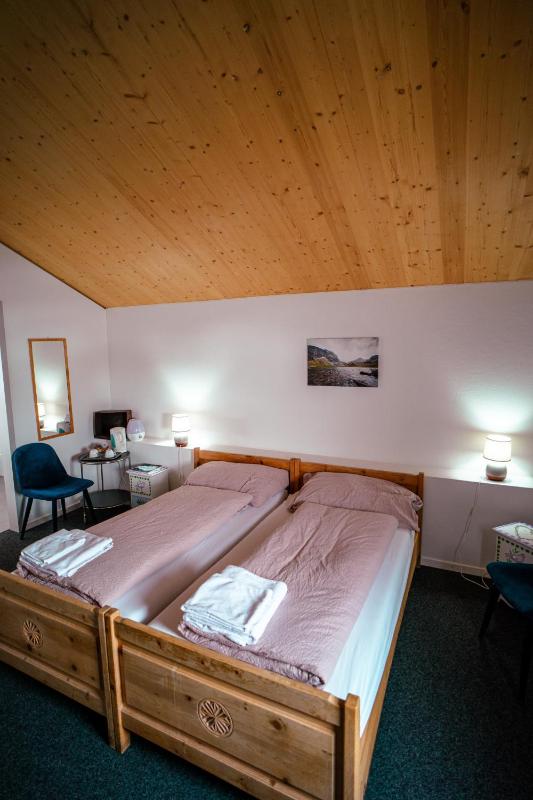 Comfort Triple Room with Shower image 2