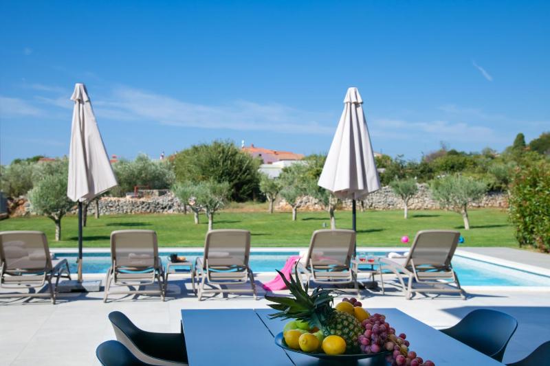 Villa Arestea near Pula with 35 m2 heated pool sea view wellness & kids playground - image 15