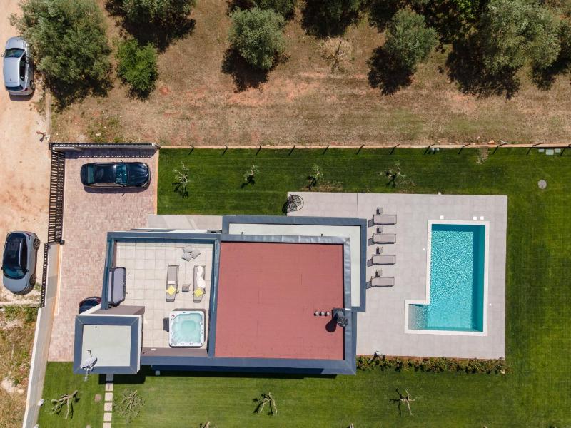 Villa Arestea near Pula with 35 m2 heated pool sea view wellness & kids playground - image 40
