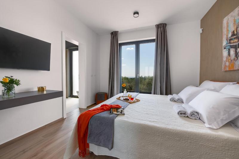 Villa Arestea near Pula with 35 m2 heated pool sea view wellness & kids playground - image 28