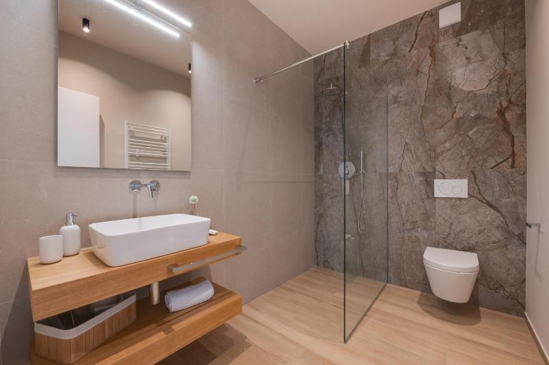 Villa Arestea near Pula with 35 m2 heated pool sea view wellness & kids playground - image 34