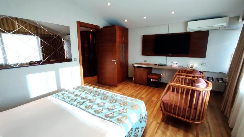 King Room with Sea View image 2
