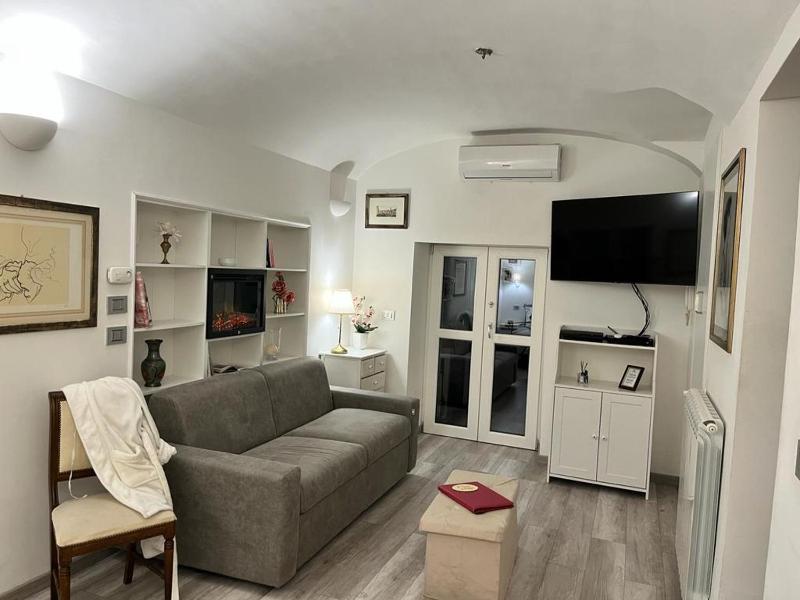 Quadruple Room with Private Bathroom image 3