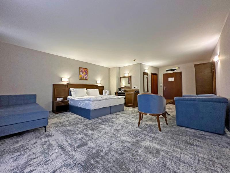 Deluxe Double Room image 4