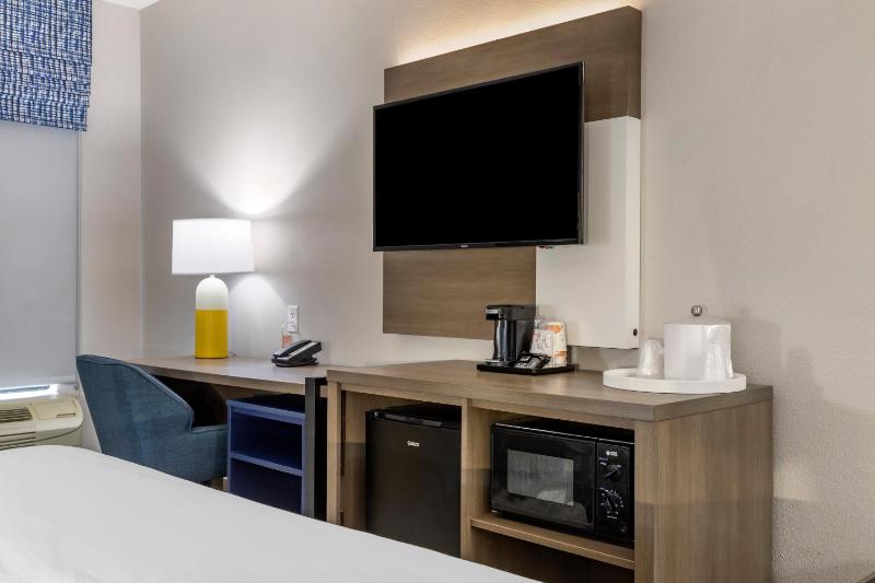 King Room - Non-Smoking image 3