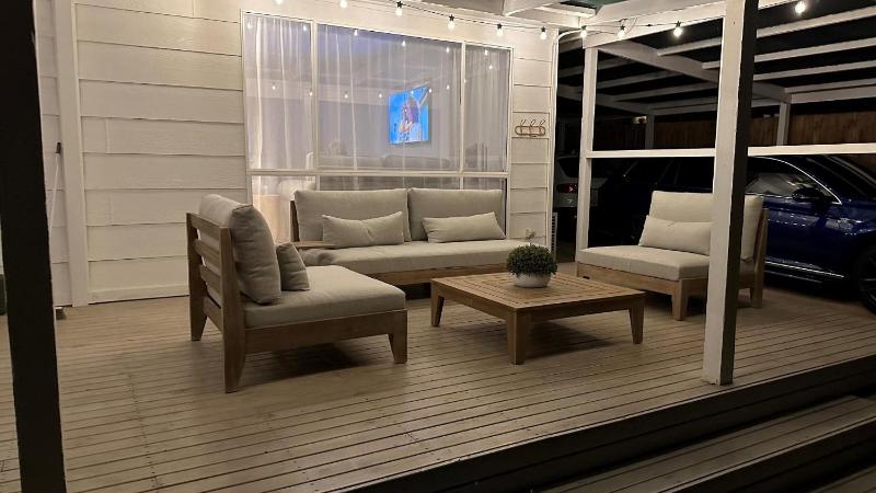 Castaway Cowes beach house - image 12