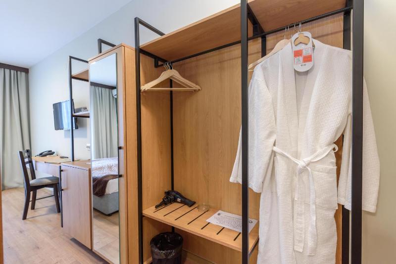 Double or Twin Room image 3