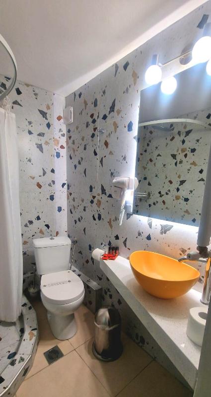 Double Room with Extra Bed (3 Adults) image 1