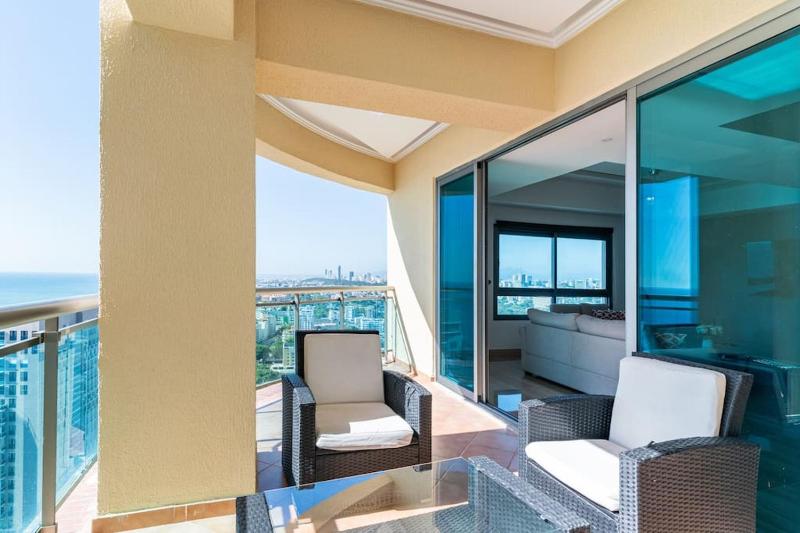 Luxurious 2BDR with Ocean View - image 11