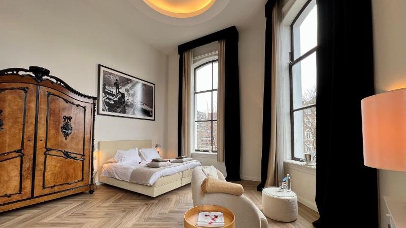 Suite with Hot Tub image 1