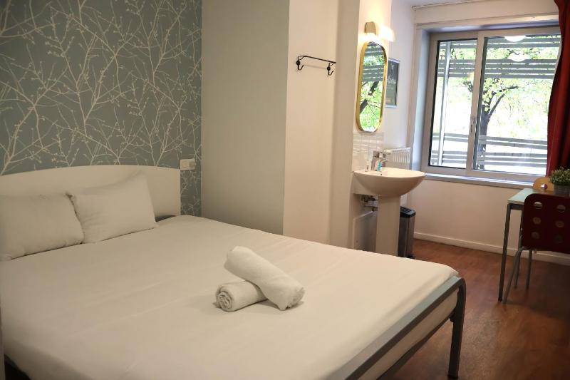 Double Room with Shared Bathroom image 1