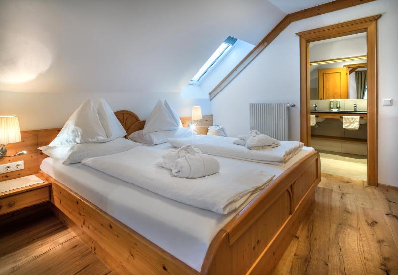 Junior Suite with Balcony image 4