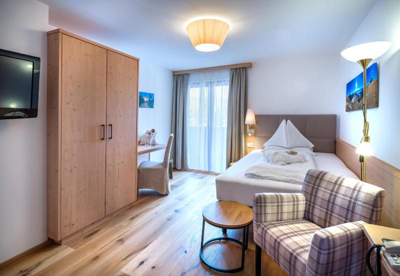 Single Room with Balcony image 1