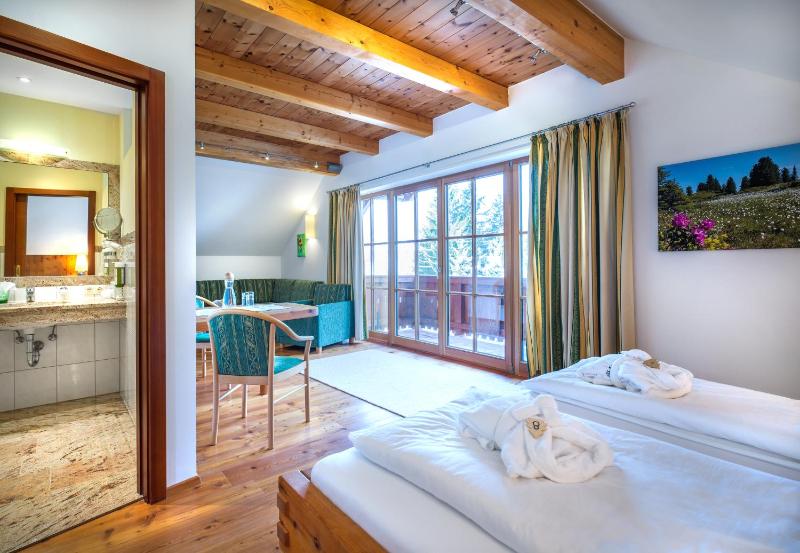 Family Suite with Balcony (2 Adults + 2 Children) image 2