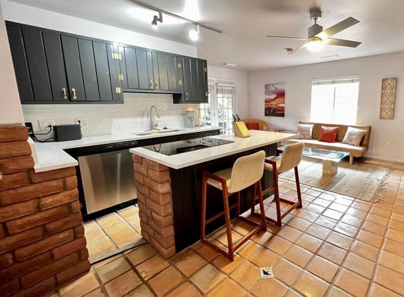 Quaint 1 bedroom Unit with Hottub in Uptown Sedona - image 5