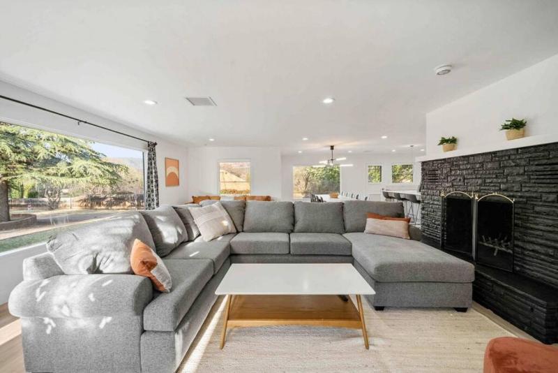 Uptown Sedona Retreat wit Views and Hot Tub - image 14