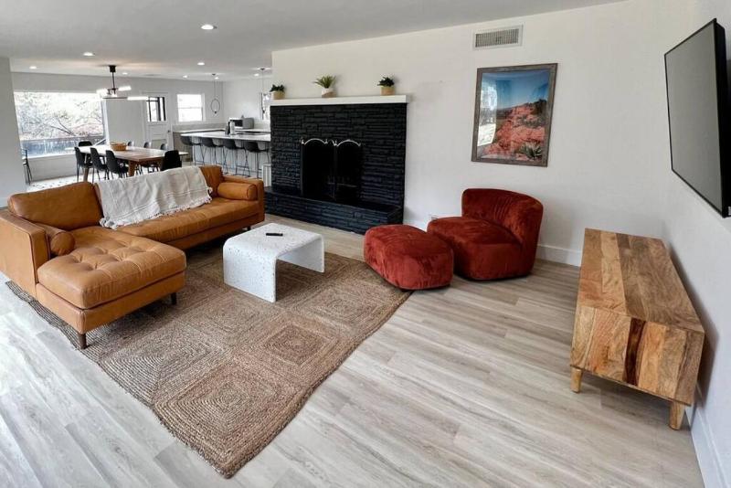 Uptown Sedona Retreat wit Views and Hot Tub - image 26