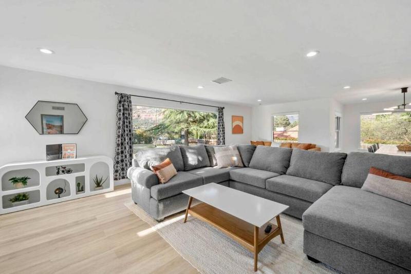 Uptown Sedona Retreat wit Views and Hot Tub - image 25