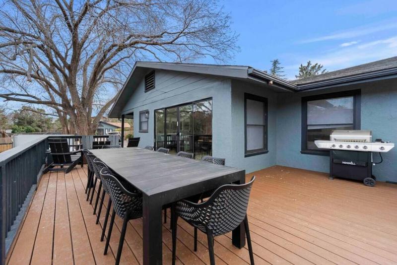 Uptown Sedona Retreat wit Views and Hot Tub - image 7