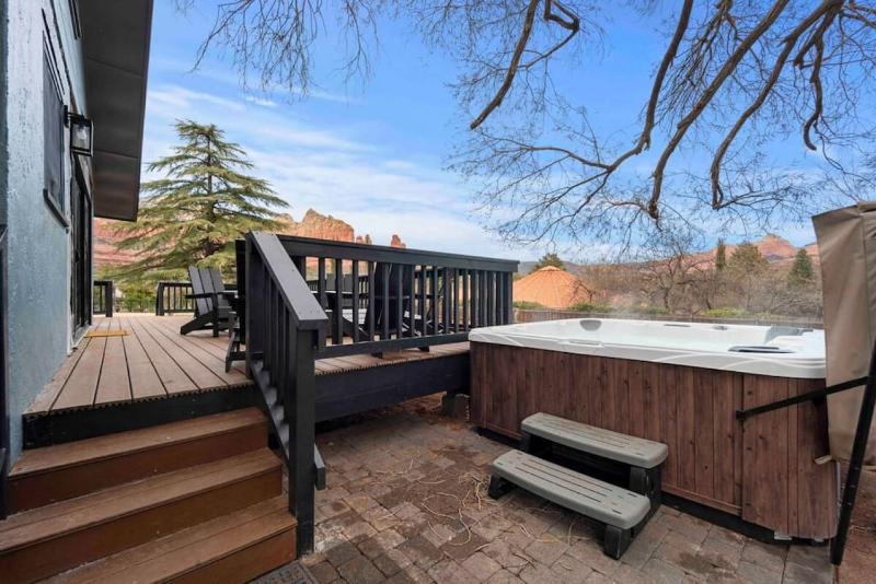 Uptown Sedona Retreat wit Views and Hot Tub - image 15