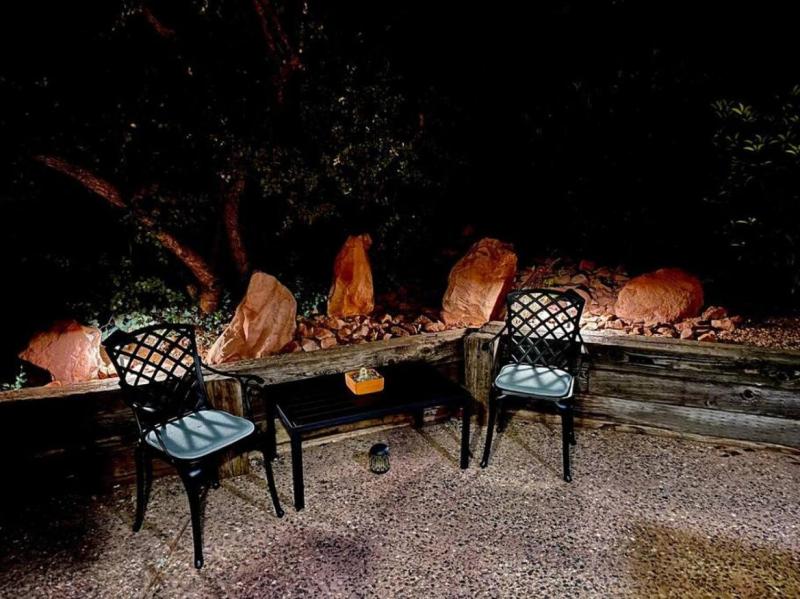Guest Suite With Up Close Chapel and Red Rock Views - image 25
