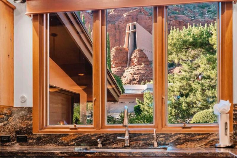 Chapel Vista Main House Red Rock Views and Hot Tub - image 4