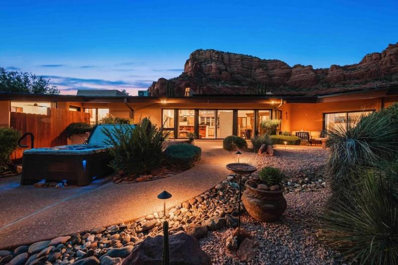 Chapel Vista Main House Red Rock Views and Hot Tub - image 50