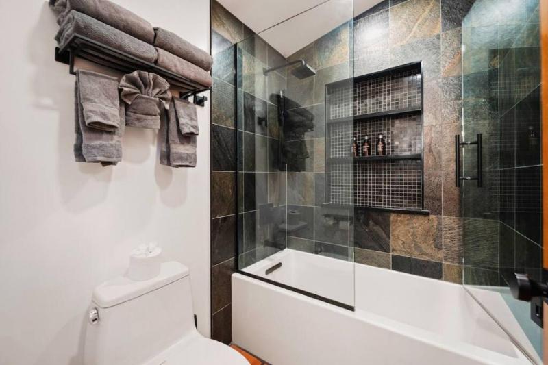 Guest Suite With Up Close Chapel and Red Rock Views - image 19