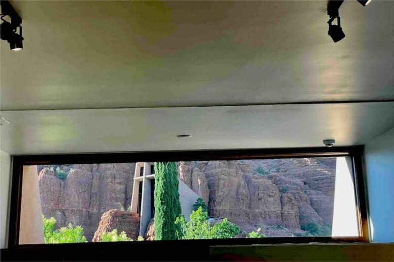 Guest Suite With Up Close Chapel and Red Rock Views - image 3