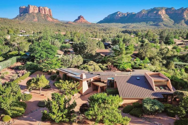 Guest Suite With Up Close Chapel and Red Rock Views - image 41