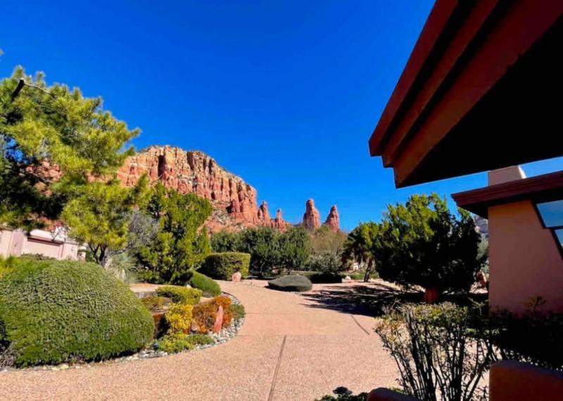 Guest Suite With Up Close Chapel and Red Rock Views - image 30