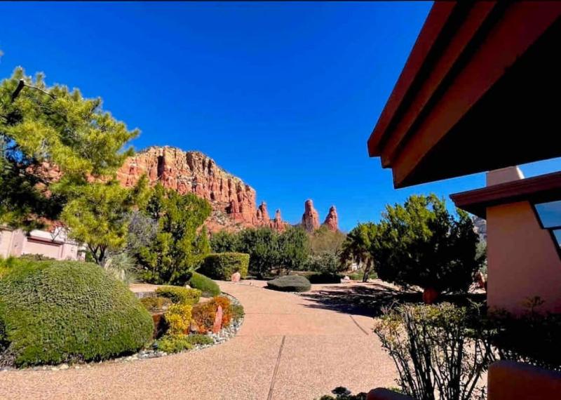 Chapel Vista Main House Red Rock Views and Hot Tub - image 19