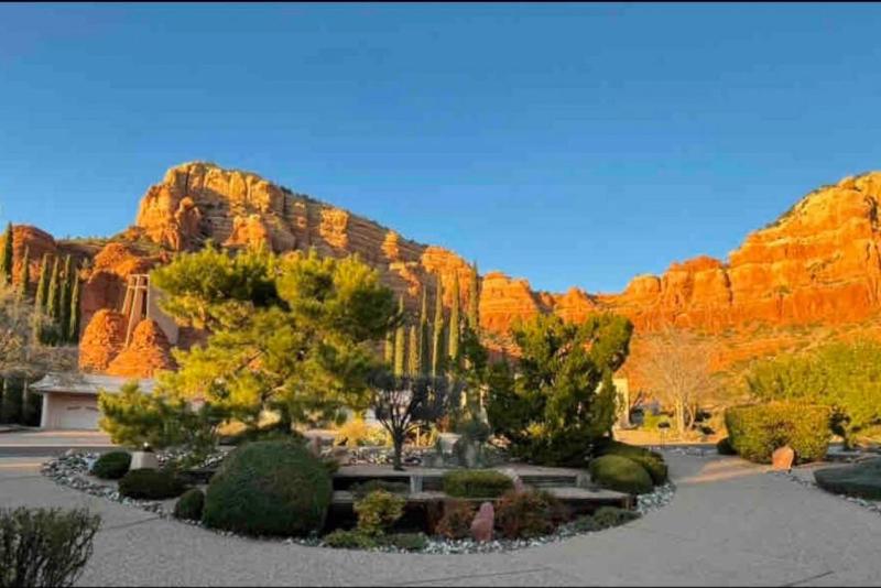 Chapel Vista Main House Red Rock Views and Hot Tub - image 10