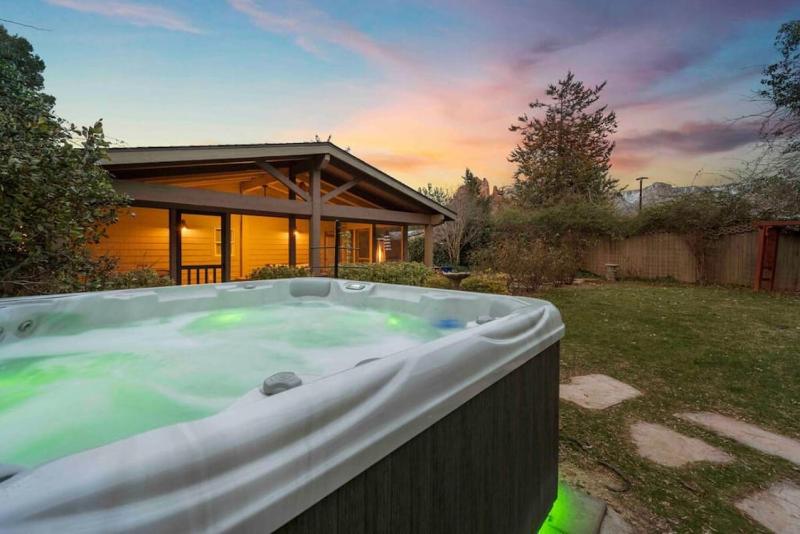 Upscale Uptown retreat home with HotTub and Views - image 15