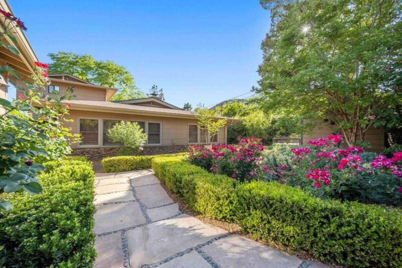 Upscale Uptown retreat home with HotTub and Views - image 32