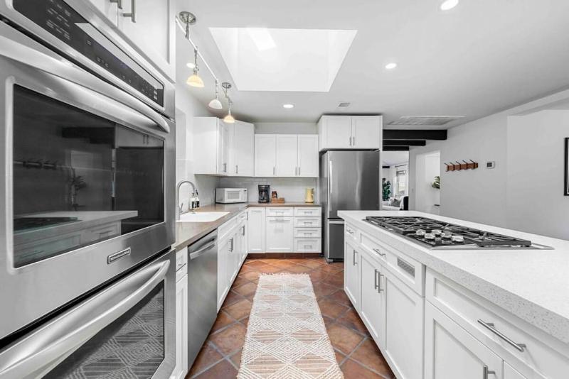 Upscale Uptown retreat home with HotTub and Views - image 40