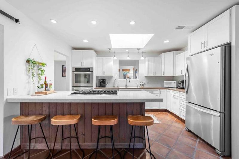 Upscale Uptown retreat home with HotTub and Views - image 24