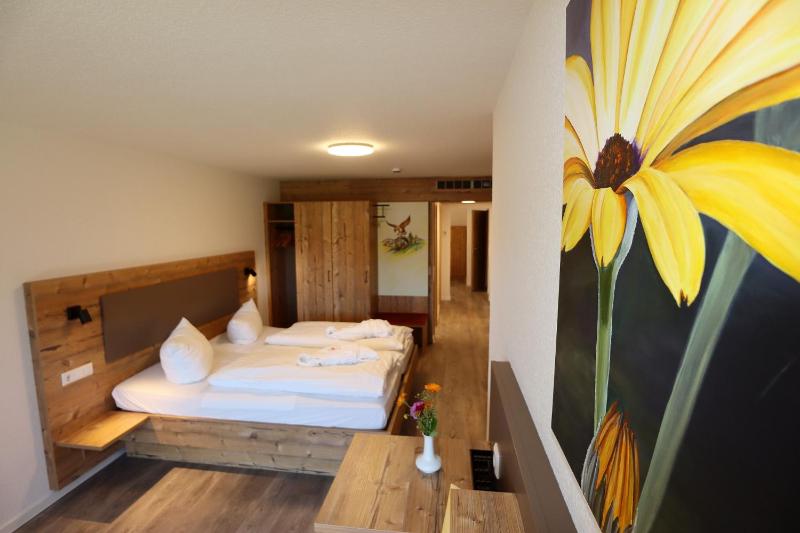 Quadruple Room with Garden View image 1