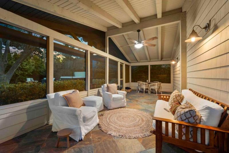 Upscale Uptown retreat home with HotTub and Views - image 18