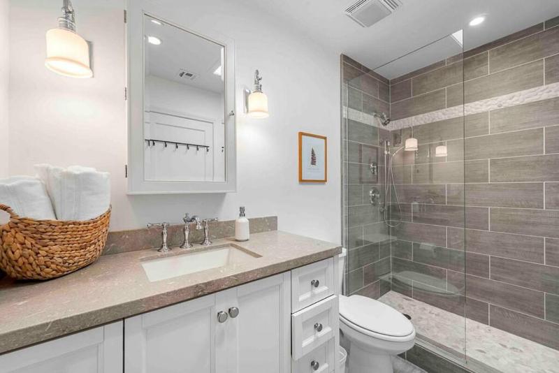 Upscale Uptown retreat home with HotTub and Views - image 6