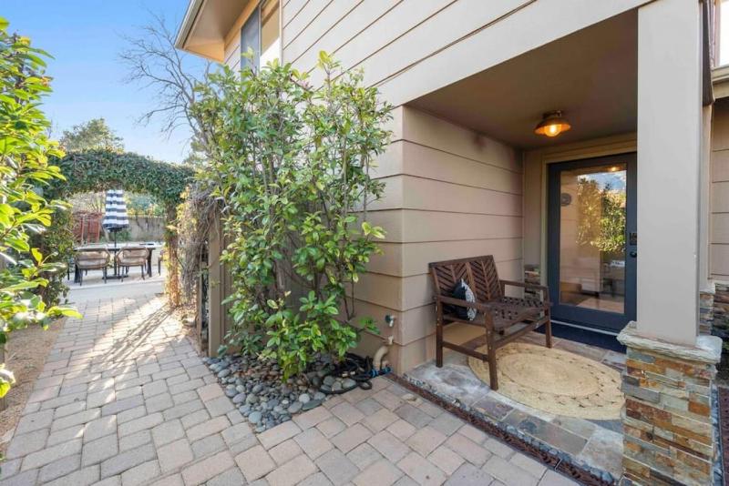 Upscale Uptown retreat home with HotTub and Views - image 23